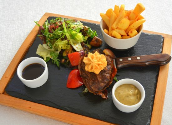 Steak w bekonie | Hotel Karo